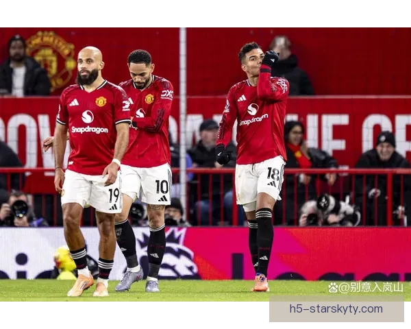 输曼联遭嘘枪手放下争冠或破局