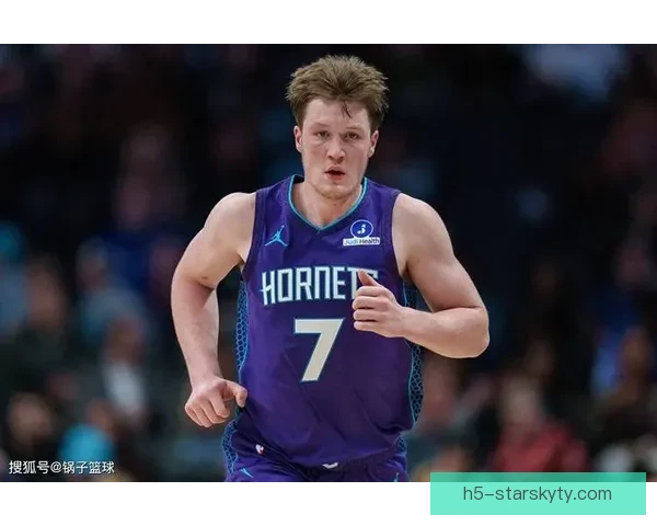 十九岁新秀20分5三分爵士胜 十九岁新秀20分5三分爵士胜